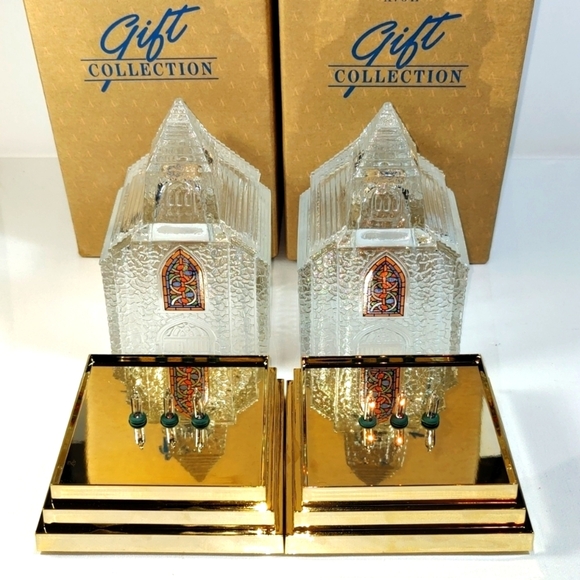 Two Vintage Avon Light Up Clear Pressed Art Glass of Church with Gold Base - Picture 4 of 16